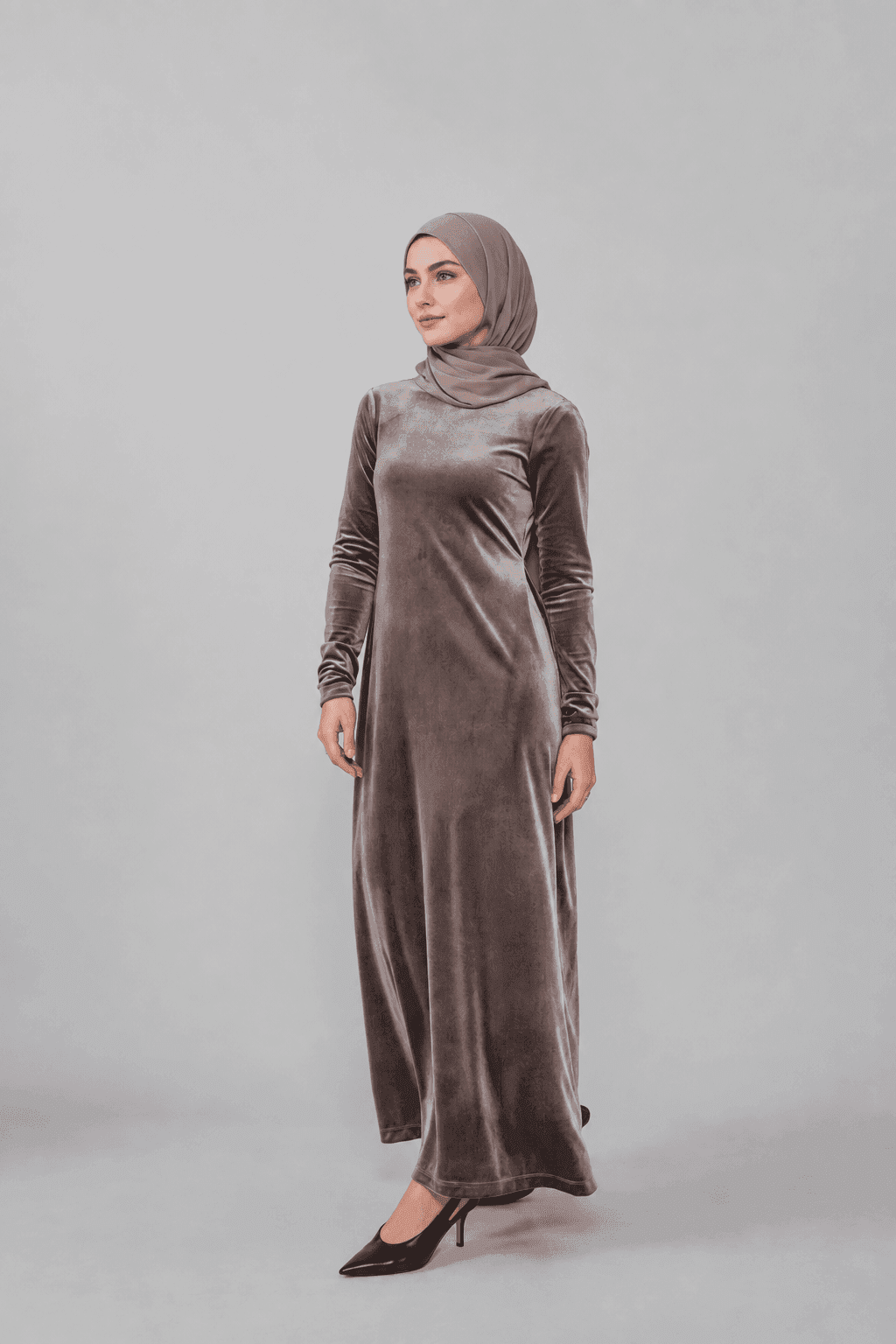 Velvet Closed Abaya view 1